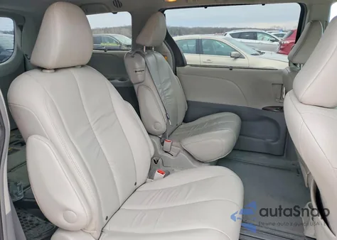 2012 Toyota Sienna Xle z USA, uszkodzony, nr VIN 5TDYK3DC2CS182157